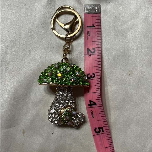 Green mushroom bag charm - Picture 2 of 3